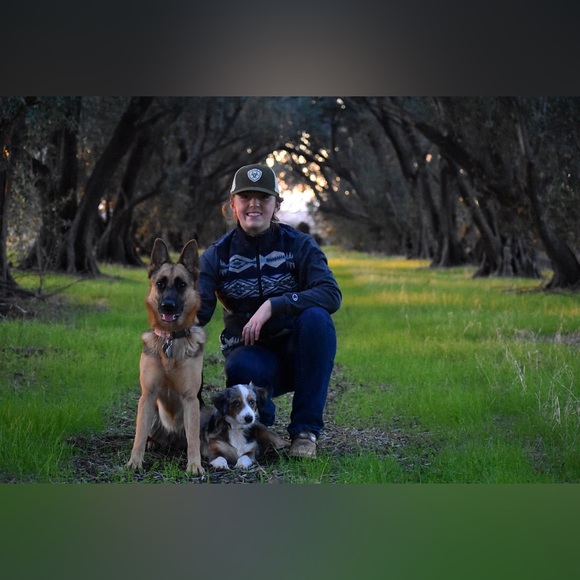 Welcome to My Poshmark🖤🥳 - Picture 4 of 8